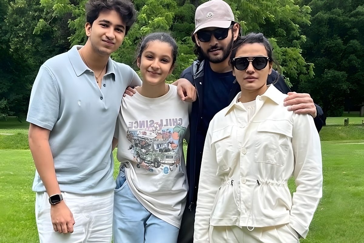 Mahesh Babu family photo